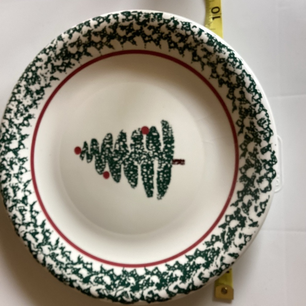 Furio Holiday Red and Green Tree Pattern Dinner Plate.